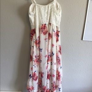 Flowery summertime dress. Size L